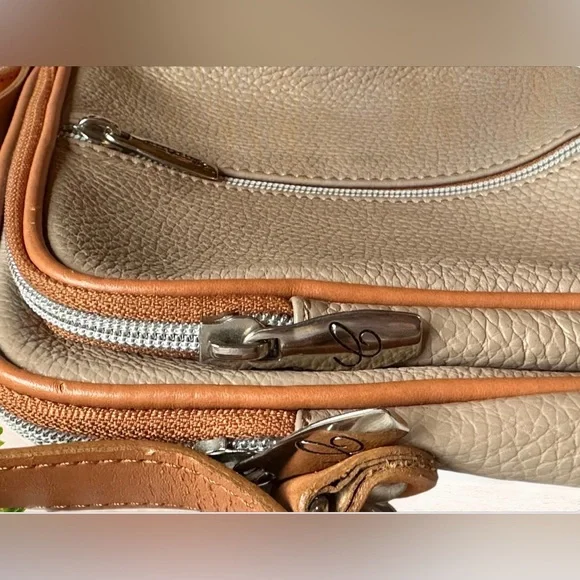 Cristina in Pell Tan Pebbled Leather Crossbody Made in Italy - Picture 7 of 16